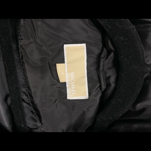 NWOT Michael Kors black and gold fur hooded vest - Picture 6 of 8